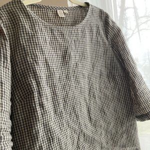 Linen Top in Small Gray Checker pattern